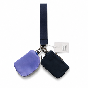 Bolsa de accesorios diarios pequeña de nailon con cremallera, llavero y cordón de muñeca brillante, dos en uno, desde almacén de EE. UU. - Product Image 3