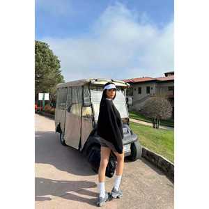 Sweat-shirt et sweat à capuche noir pour femme avec broderie E - Product Image 1