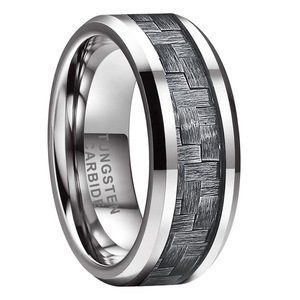 Anillo de Carburo de Tungsteno de 8mm con Incrustaciones de Fibra de Carbono Azul y Negro, Anillo de Boda para Hombre con Diseño Geométrico - Product Image 5