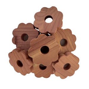 Anelli di Cedro Naturale per Repellere le Tarme dei Vestiti e Organizzatori Ecologici per Armadi (Uso in Garage/Cucina) - Vendita all'Ingrosso - Product Image 1