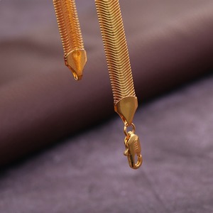 สร้อยคอผู้ชายแบบโซ่แบน 6 มม. ชุบทอง รูปทรงใบมีด สวมใส่ได้ทุกวัน - Product Image 4