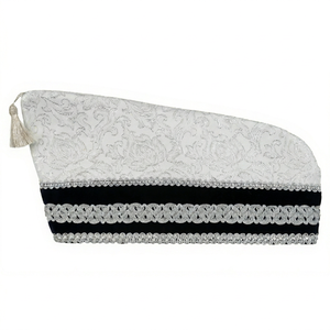 Gorro de Carnaval Blanco Hecho a Mano Personalizado, Gorro de Carnaval Tradicional con Forma de Barco, Bordado en Terciopelo Negro - Product Image 1