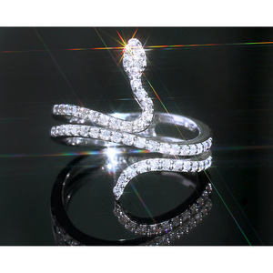 Anello di Diamanti F132 in Oro Bianco, Taglio Brillante Rotondo, Colore D Naturale, Gioiello di Lusso per Fidanzamento Femminile - Product Image 1