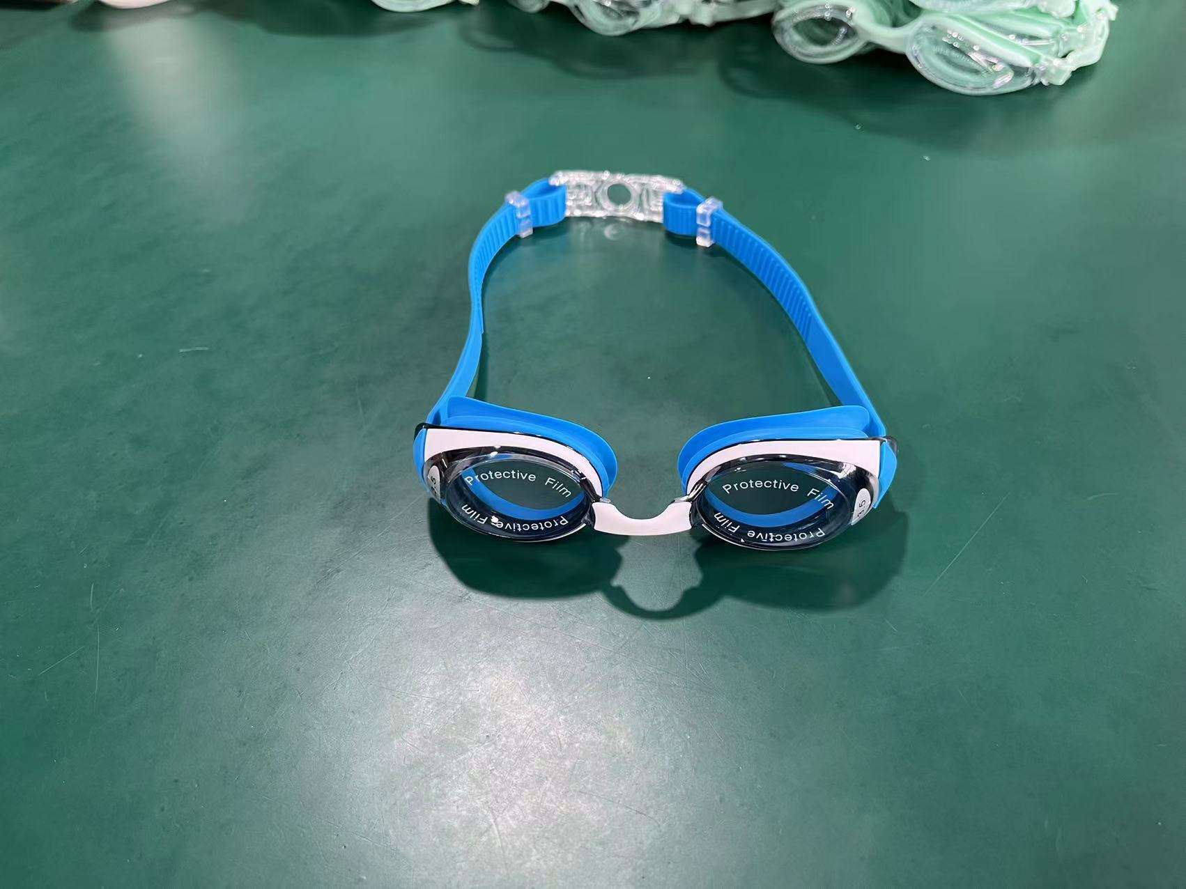 เลนส์สีฟ้า, สีขาว, สีเทา