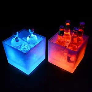 ถังแชมเปญพร้อมไฟ LED ทรงสี่เหลี่ยมถังน้ำแข็งพลาสติกเบียร์พร้อมไฟสำหรับงานเลี้ยงบาร์บ้านงานแต่งงาน
