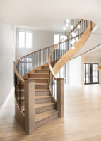 Escalier courbé empilable avec rampe ou balustrade métallique