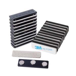 Porte-badge magnétique personnalisé avec adhésif - Product Image 5