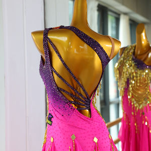 ชุดเต้นลาตินสีชมพูสดหรูหราประดับด้วยลูกปัดสีทอง ชุดแสดงบอลรูมระดับมืออาชีพ - Product Image 5