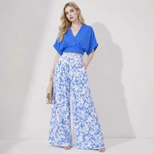 <span class=keywords><strong>Abbigliamento</strong></span> Femminile Estivo 2026 Personalizzato di Fabbrica Set di camicia e top transfrontaliero. Completo da <span class=keywords><strong>donna</strong></span> con pantaloni a gamba larga e scollo a V. - Product Image 3