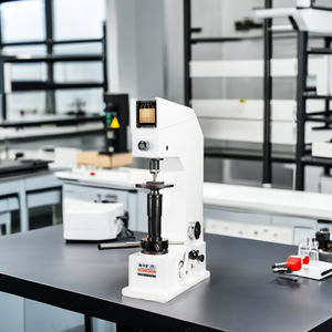 Durómetro Multifuncional de Alta Resistencia con Cuerpo de Hierro Fundido para Plantas de Tratamiento Térmico - Product Image 3