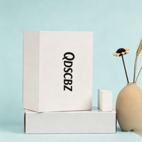 Boîte cadeau personnalisée de luxe en carton blanc imperméable avec couvercle fermé pour vêtements, emballage cadeau élégant et écologique