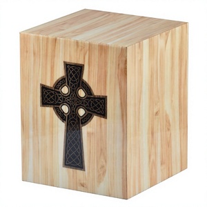 Urna de cremación de madera bellamente elaborada con diseño clásico y acabado pulido para servicios conmemorativos por Axiom Home Accents - Product Image 1