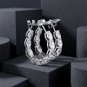Boucles d'oreilles créoles ovales en diamant Inside Out - Or 9k, 14k, 18k - Product Image 1