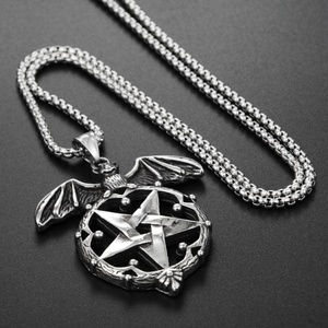 Collar con Colgante Unisex de Acero Inoxidable Gótico, Estilo Wiccano Satánico Vintage, con Pentagrama de Murciélago, Círculo Decorativo, Dorado, Moderno y Encantador - Product Image 1