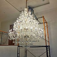 Lustre moderne européen à 32 bras en cristal, grand lustre blanc pour la décoration d'hôtel, de mariage, de salon de taille moyenne