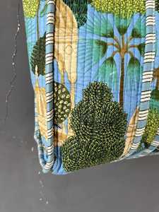 Sac fourre-tout matelassé en coton imprimé, motifs ethniques de créateur, rembourrage doux, poignées robustes, sac à bandoulière pour voyage et shopping - Product Image 2