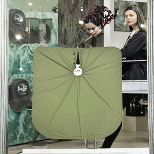 KEFEI Cape de Coiffure Professionnelle en Polyester Confortable, Imperméable, Style Européen, Écologique, avec Logo Personnalisé, Vente en Gros - Product Image 3