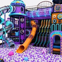 Nouvel équipement de terrain de jeu intérieur commercial 2026, thème futuriste personnalisé et convivial, avec toboggan et piscine à balles, pour enfants
