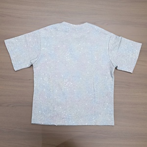Camiseta Personalizada de Alta Calidad para Hombre, Cuello Redondo, con Logotipo Impreso, Corte Cuadrado, con Pedrería Brillante - Product Image 4