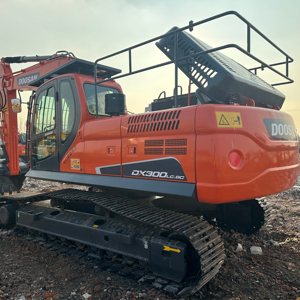 รถขุดตีนตะขาบ Doosan DX300LC-9C มือสอง ขายดี น้ำหนัก 30 ตัน เครื่องยนต์คัมมินส์ ราคาดี สภาพดี พร้อมขายเกียร์และมอเตอร์ - Product Image 1
