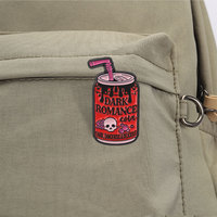 Épinglette en émail en forme de canette de soda, badge décoratif sur le thème des boissons gothiques, accessoire pour sac à dos et vêtements