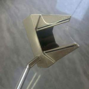 Nouveau putter de golf mallet 2026 à haut MOI pour <span class=keywords><strong>gaucher</strong></span>, en acier inoxydable pressé à chaud, avec poids réglable personnalisé, type <span class=keywords><strong>wedge</strong></span> de sable, portable et social - Product Image 4
