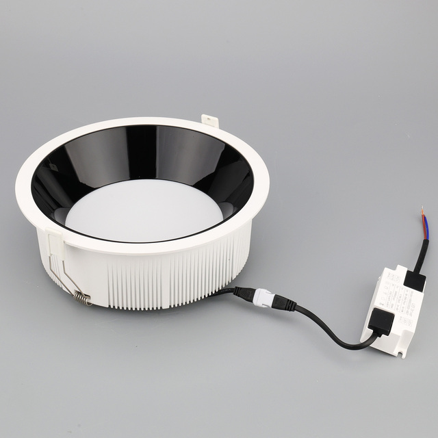 Anti-Glare Aluminum Ceiling LED COB Spotlight with IP44 and 3-Year Warranty for Indoor Living Room Office Commercial Use