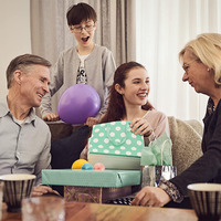 Dossiers cadeaux magnétiques personnalisés multicolores or rose, doublure en éponge, revêtement UV, matériaux recyclés, finition métallique brillante, à pois