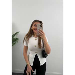Blouse en tricot drapé à manches courtes avec accessoire solaire, coupe asymétrique minimaliste et élastique pour femme, idéale au quotidien - Product Image 2
