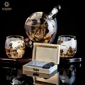 زجاجة الويسكي العالمية الأعلى مبيعًا مع 2 أكواب من الكرات المُحفور عليها زجاجات خمور مع أحجار الويسكي