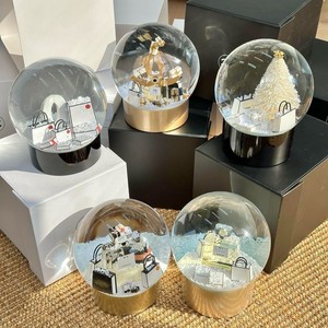 Ensemble de cadeaux de boules de neige en cristal inspirées de marques de <span class=keywords><strong>luxe</strong></span> avec sac de shopping, flacon de parfum, décoration de bureau, cadeau de Noël, ornement de maison - Product Image 2