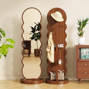 Espejo de pie irregular ondulado personalizado, espejo de cuerpo entero extragrande para diseño del hogar, espejo multifuncional con colgador - Product Image 1