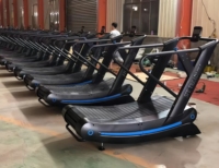Tapis roulant incurvé non motorisé Commercia Aerobic - Équipement de fitness auto-alimenté robuste pour salle de sport
