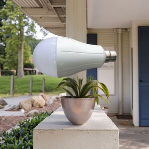 Ampoule LED d'urgence rechargeable 6000K/15W à piles E27 pour pannes de courant et situations d'urgence - Product Image 2