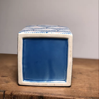 Vase carré en porcelaine classique de style européen américain, peint à la main avec un motif de poisson bleu, vase décoratif pour la maison