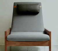 Fauteuil lounge moderne de style mid-century en bois massif avec revêtement textile et appui-tête en cuir réglable pour salon, hôtel et espaces de loisirs