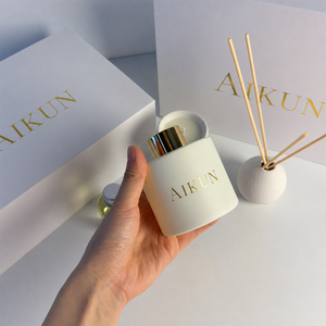 AIKUN Modern White Unique Design Decorative <b>Home</b> Scent Product Handmade Reed Ceramic Candle Reed Diffuser Set for Spa - Product Image 3