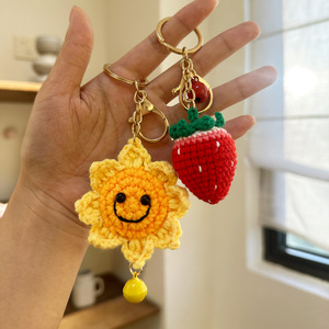 <span class=keywords><strong>Llavero</strong></span> de ganchillo hecho a mano con diseño de fresa, girasol, pollo y pez, colgante para bolso, pequeño regalo promocional, recuerdo - Product Image 1