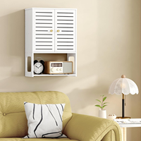 Armoire de rangement murale blanche pour salle de bain avec portes à persiennes et étagère ouverte pour cuisine ou petits espaces