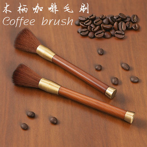 Cepillo de limpieza para café con mango de madera, adornos de latón y cerdas sintéticas suaves para uso en molinillos. - Product Image 4