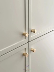 Système d'armoires shaker blanches de luxe pour grandes vestiaires, meubles encastrés contemporains avec finitions haut de gamme - Product Image 5