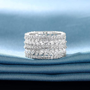 Anello con Cristalli a Forma di Fiore e Foglia per Donne, Elegante Accessorio Floreale per Uso Quotidiano e Feste - Product Image 3
