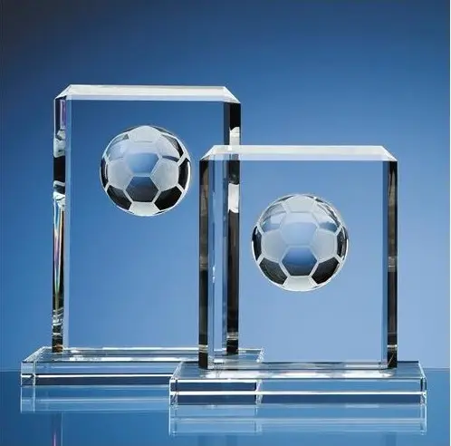 Hot Selling Customized Crystal Glass Awards Eco Friendly Fashion Engraved Soccer Crystal Trophy Souvenirs