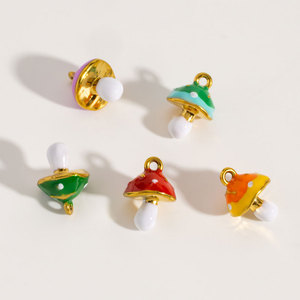Breloques personnalisées en forme de champignon en acier inoxydable 316L plaqué or 14k 18k avec émail pour la fabrication de colliers, bracelets et bijoux - Product Image 2