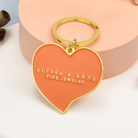 Maßgefertigter Schlüsselanhänger in Goldfarbe Modische Marken-Herz-Metall-Emaille-Schlüsselanhänger für Markenpromotion & Valentinstag-Geschenk