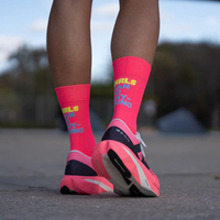Chaussettes de course en nylon personnalisées pour hommes et femmes, haute performance, pour le cyclisme, techniques de tricot, avec logo sur le bord, pour la saison automne - Vente chaude
