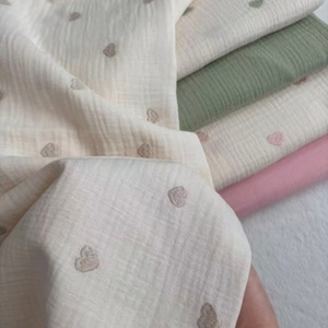 Tissu en mousseline de coton double couche respirant et léger pour couverture d'emmaillotage pour bébé et fabrication de vêtements pour nourrissons - Product Image 4
