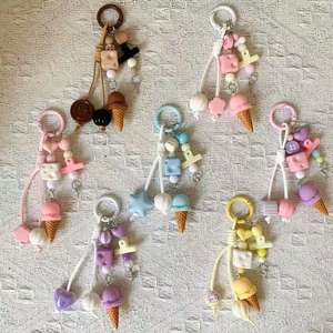 2025 lindo y dulce llavero de helado chica corazón colorido con cuentas amor colgante bolsa colgante creativo pequeño regalo listo para enviar - Product Image 1