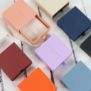 Pochette carrée personnalisée en microfibre et boîte à bijoux en velours avec glissière en papier pour l'emballage de colliers et de bagues - Product Image 2