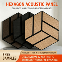 Panneaux acoustiques hexagonaux en fibre de polyester avec placage bois pour la réduction du bruit et les revêtements muraux décoratifs